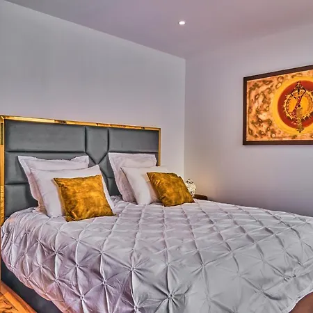 Les Chambres De Brenaz Homestay *